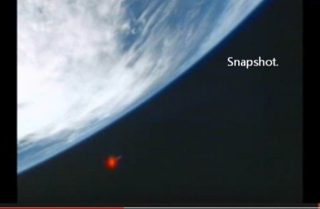国際宇宙ステーションが謎の赤い閃光を激撮! 「宇宙生命体」か「レッドスプライト」か、議論紛糾! の画像3