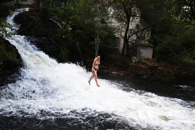 rere-suscon_waterfall_01.jpg