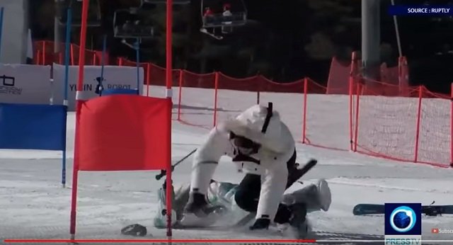 平昌で世界初のロボットスキー大会も開催中、映像がヤバイ! 竹島の守護神「テコンV」も参加、ショボすぎて世界から嘲笑の嵐の画像6