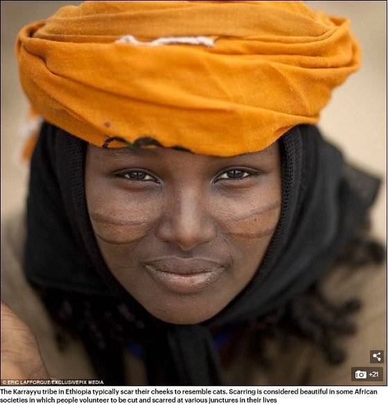 12歳で少女の体を切り刻むエチオピアの「スルマ族」 ― スカリフィケーションという、痛く美しい儀式の画像5