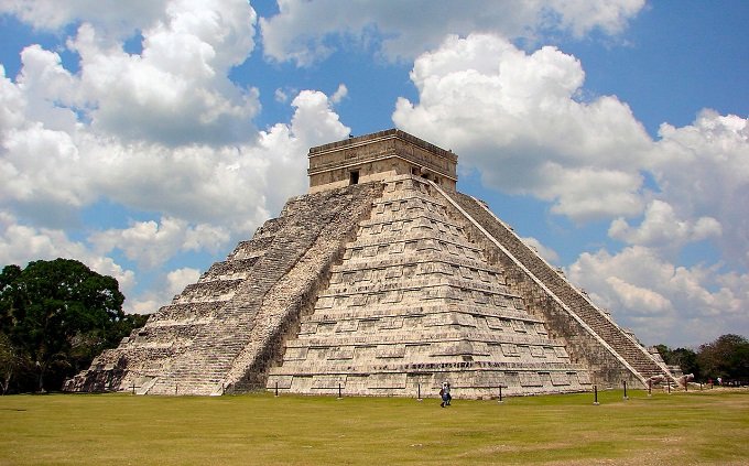 グーグルアースが捉えた南極の「巨大階段」! レンズの異常か? 超古代文明の遺跡か?の画像2