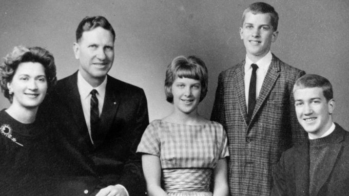 sub06_Young-David-Lynch-family_preview.jpg
