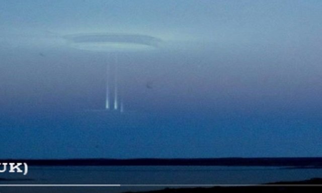 太陽から「クラゲのような巨大触手」が発現、擬態UFOの仕業か? 謎のシェブロンUFOも同時出現、専門家「過去にも同じ宇宙船が」=米の画像2