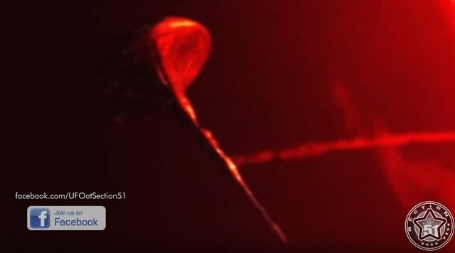 太陽からエネルギーを吸引する超巨大「じょうろ型UFO」出現! 鮮明な映像に「人類はもうダメかもしれない」の画像1