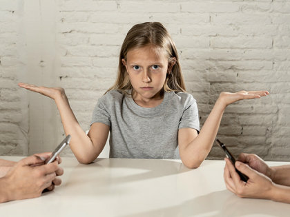 親のスマホ&タブレット依存で親子関係が崩壊! 大切なのは子どもと向き合う時間を増やすことの画像1