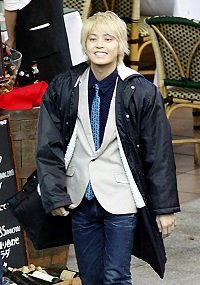NEWS・手越祐也キスマーク疑惑で賞賛の声? 芸能プロ「彼は型破り」の画像1