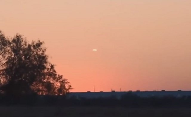 テキサスの「葉巻型UFO」映像が大きな話題に！ 動画公開後に目撃証言続々「頭がおかしくなっちゃった…」の画像1