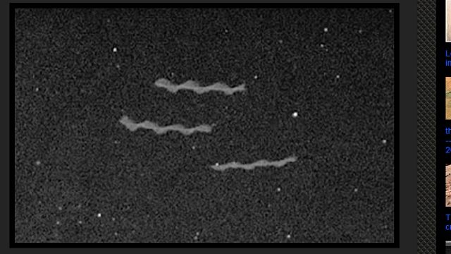 メキシコ火山を横切る3機の「ワーム型クネクネUFO」を激写? 珍しい映像に専門家も大興奮!の画像2