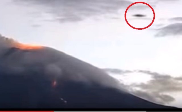 メキシコ火山を横切る3機の「ワーム型クネクネUFO」を激写! 珍しい映像に専門家も大興奮!の画像4
