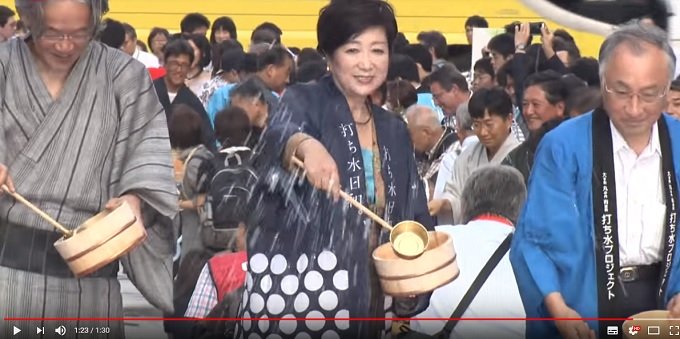 「打ち水」は東京の猛暑をさらに悪化させる可能性? 東大専門家らが指摘「そよ風がなくなり体感温度上昇も」の画像1