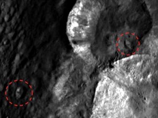 小惑星「ベスタ」のクレーターで2機の“ダイヤモンド型UFO”が発見される！ NASA公式画像で判明、エイリアン基地か!?
