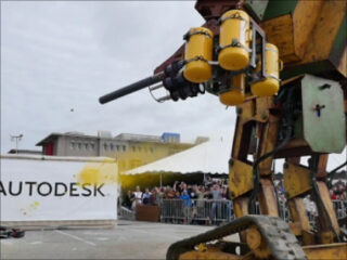 米国の巨大ロボットが水道橋重工の「クラタス」に決闘を申し込む！ 日米ロボット・バトルが始まる!?