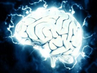 幻聴を聞いている脳の場所が特定される！ “神の声”の謎も解明、統合失調症の治療に劇的進歩か!?