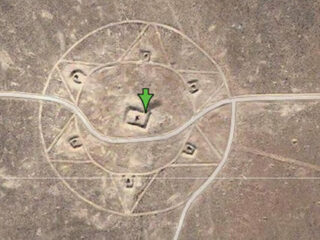グーグルマップに映り込んだ“謎のシンボル”5選！ 砂漠に浮かび上がる巨大な“Z”、エリア52のミステリーサークル…！