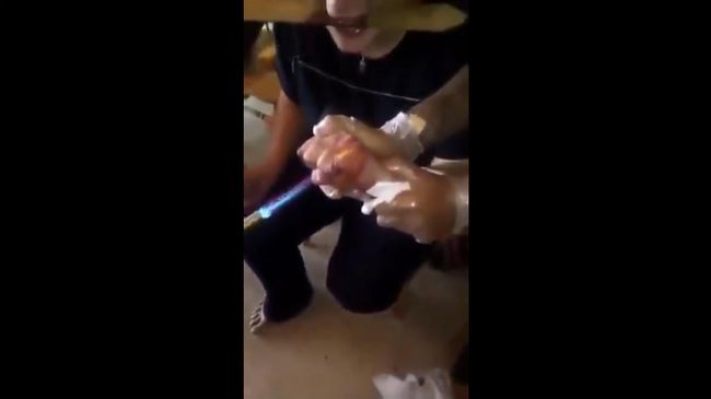 【閲覧注意】マチェーテで小指を切断するラッパーファンの儀式が怖い! 鮮血飲み、火で炙り… 超絶ホラーコア事件の画像4