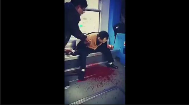 【閲覧注意】男の首からほとばしる鮮血の噴水! 車内自殺の決定的瞬間がヤバすぎる=中国の画像2