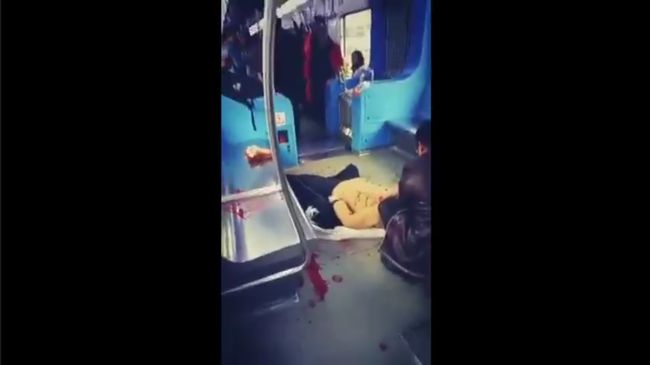 【閲覧注意】男の首からほとばしる鮮血の噴水! 車内自殺の決定的瞬間がヤバすぎる=中国の画像4