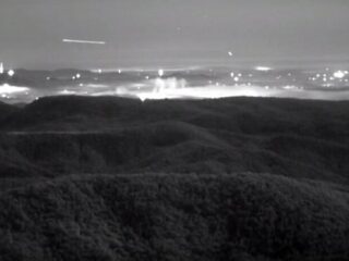 物理学者グループが“正真正銘の”UFO映像を公開！ 伝説だった「ブラウン山の怪光」が立証され波紋広がる＝米