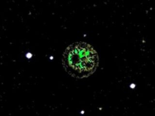 宇宙人による建造物「ダイソン球」の姿がグーグル・スカイで激写される!? 専門家「緑色の光は建設途中のエリア」