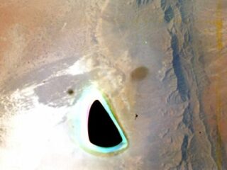 「ジェミニ5号」が1965年に撮影した写真にUFO発見？ 漆黒の三角飛行物体は「TR-3B」プロトタイプか？