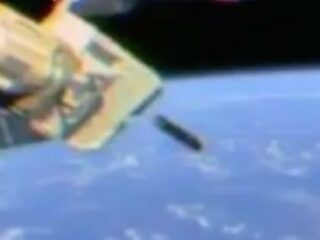 【衝撃動画】国際宇宙ステーションがミサイルをぶっ放していた？宇宙から地球を攻撃か？