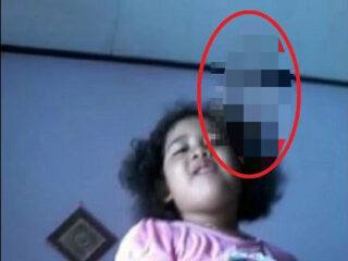 閲覧注意？ 5歳少女の頭上に「ゾッとする」ほど怖い女の地縛霊が写り込む！ まるで念写！＝インドネシア