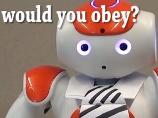 【悲報】人間は「ロボット上司」からの命令にもペコペコしてしまうことが判明!!