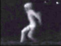 【動画】踊る宇宙人？ 動きが不気味すぎる“いわくつき”エイリアン映像が撮影される