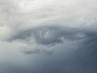 カザフスタン上空で巨大な「神の目」が激写される！ イルミナティが仕掛けた“陰謀雲”か？
