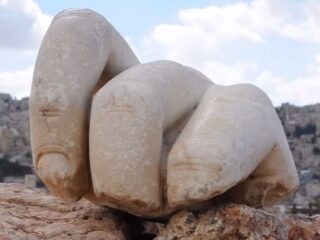 ヨルダンの神殿に残されたヘラクレスの巨大3本指！ 推定体積12メートル巨大オーパーツの謎