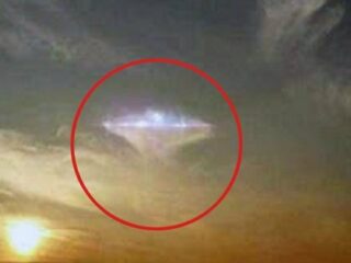 地震発生直前、イタリアで七色に輝く「巨大真珠型UFO」が激写されていた？宇宙人による地質調査か？