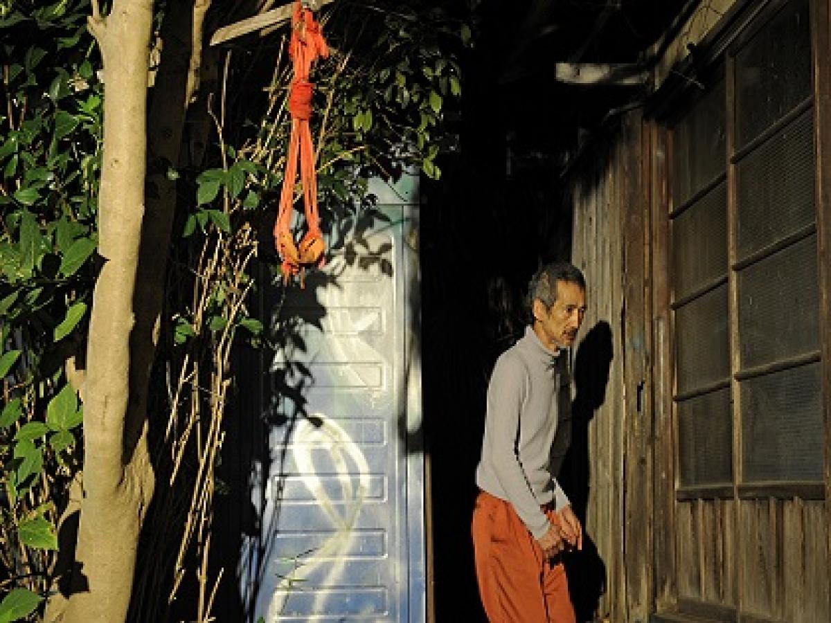 首吊りパフォーマンス 首くくり栲象さんの 首吊り哲学 が深すぎる 自殺志願者も改心させる迫力とは ｰトカナ