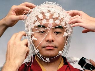 チベット仏教僧の脳波がヤバすぎることがデータで判明！ 常人の800倍強烈な●●に学者困惑「科学では説明がつかない」