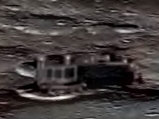 月面に「軍艦島」？どう見ても住居施設… ホログラムエラーで無数のUFOの姿も露呈か