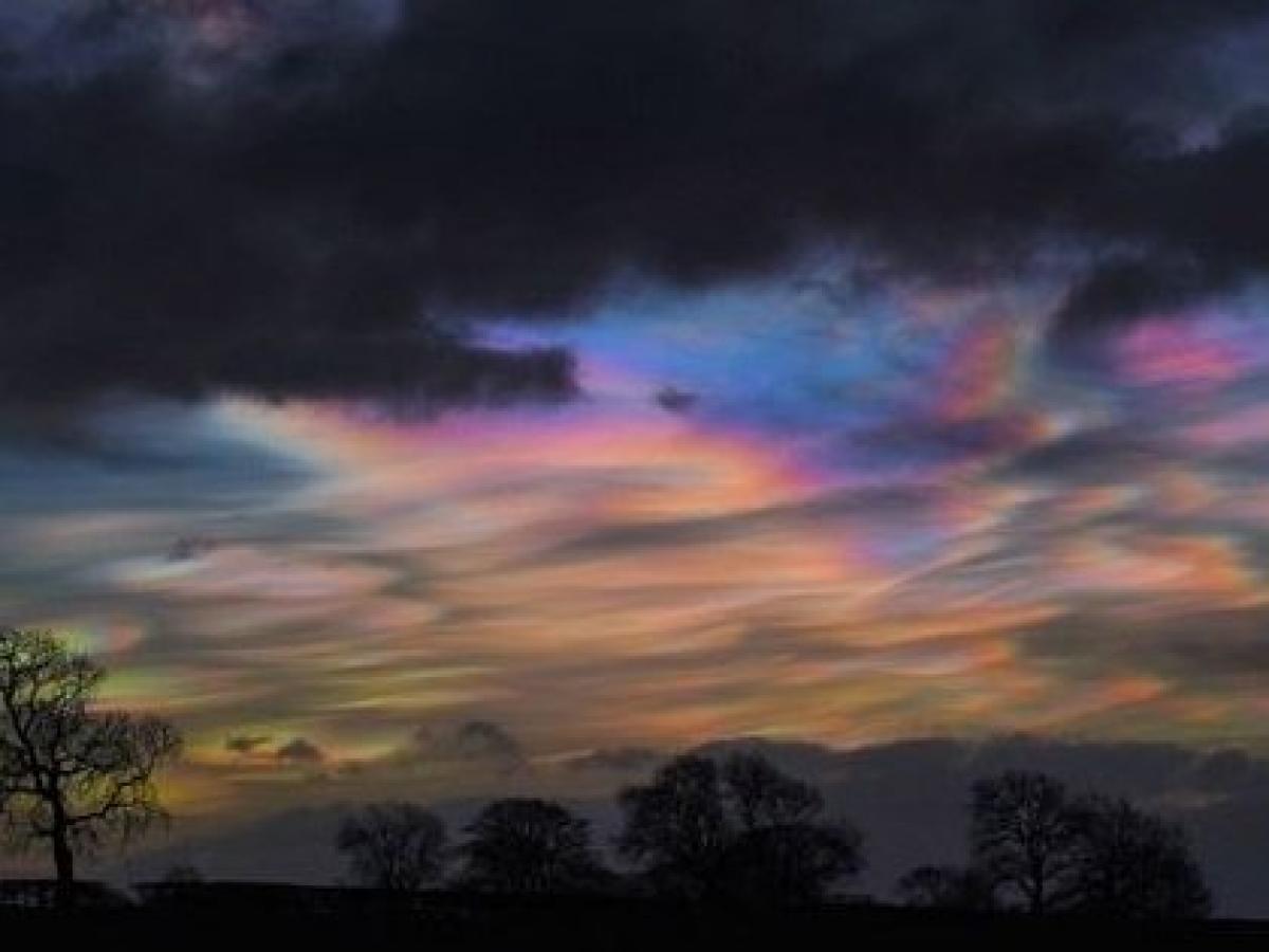 こんなに美しいのに オゾン層を破壊する 空模様 真珠母雲の恐怖とは イギリス