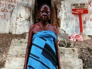 ナイジェリアの聖地「オルモ・ロック」に写真家・酒井透が潜入！ 白人を血で呪ったオリシャ（神）の最高聖職者に会って占い体験！