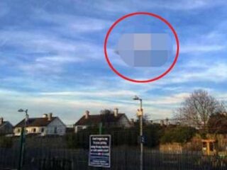新聞社が「雲型UFOがスーパーマーケットを監視している」と主張！ 緑色の小人レプラコーンが関与か？＝アイルランド