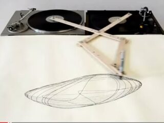 DJたちも驚くターンテーブル・アート!?　アートの概念を刺激する幾何学図形