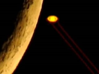 土星が“レーザービーム”を照射、攻撃モードに替わる瞬間が激撮される！ やはり土星全体が宇宙人基地だった？