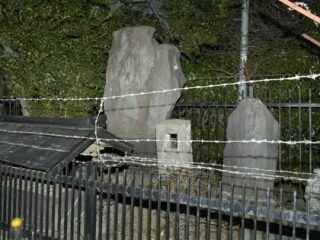 茨城県の「死者の顔が次々と浮かび上がる石碑」を徹底取材！ 古井戸で死んだ少女の霊か… 霊障の危険も！