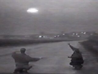ロシアで「超巨大UFOの着陸映像」がテレビ放送されていた！ エネルギー波で銃を無効化、謎の円盤の正体は？