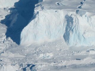 やばい、南極の地下に巨大空洞！ 予想より早く“大量の氷”が溶けて消失→爆速温暖化滅亡へ!?
