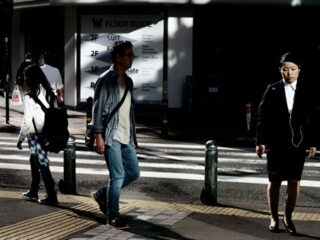 バッキバキに剥き出しの“東京”を撮る写真家・新納翔！ 圧倒的な都市の“核”を捉えた写真集『PEELING CITY』を語る！