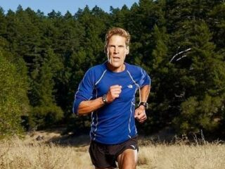 不眠不休で無限に走り続けることができる53歳の男の謎！「563キロ走って疲労ゼロ」