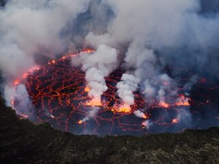 もしも世界中の火山が一度に噴火したら…!?　我々の想像を超越する「暗黒の世界」