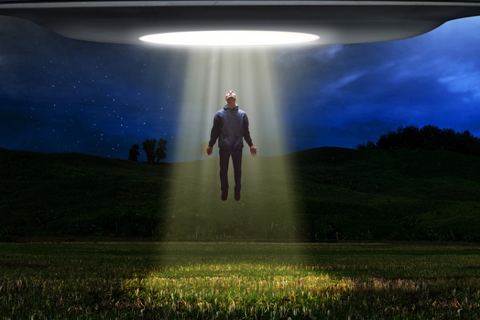 巨大UFOを目撃し、宇宙人アブダクションされた男が詳細告白! 記憶が飛んで顔に異常…研究者注目の情報とは!?の画像2