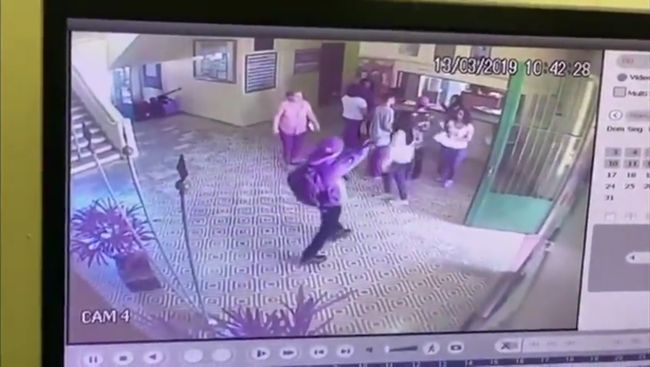 【閲覧注意】学校で生徒8人が射殺・斬りつけの決定的映像が流出! コロンバイン高校銃乱射事件に憧れた17歳少年の狂気=ブラジルの画像1