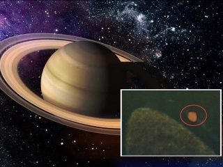 土星の輪には地球サイズの超巨大UFOがいる！ 封印された激ヤバ写真流出、元NASA博士「宇宙人が許可したから人類は存在できる」