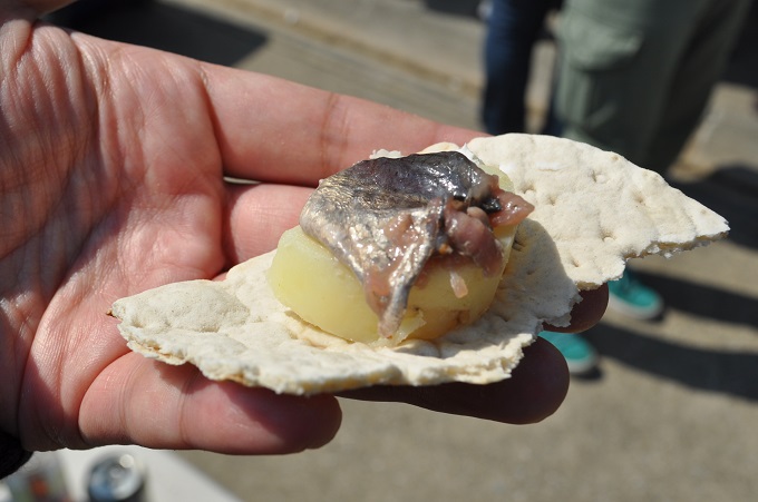 【実録】世界で一番臭い食べ物7つを食べ比べ! 「クラミジアのま〇こ臭」「真夏の公衆便所臭」「口に小便臭」… 最凶臭は?の画像15