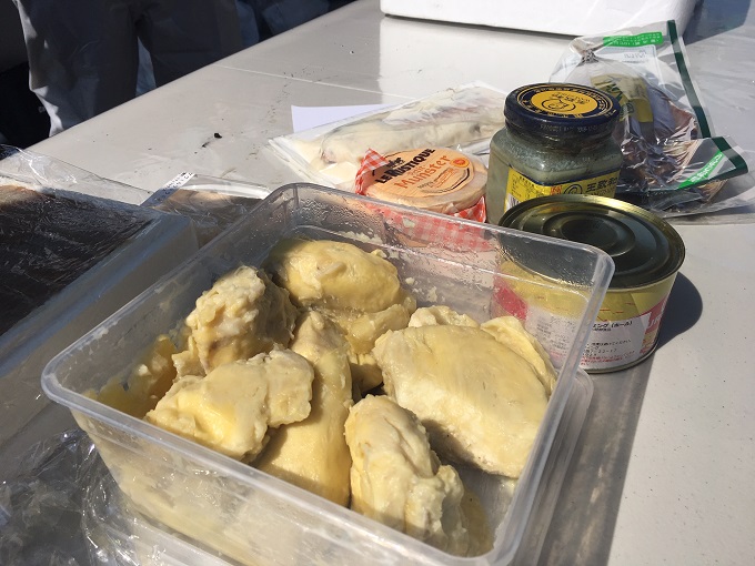 【実録】世界で一番臭い食べ物7つを食べ比べ! 「クラミジアのま〇こ臭」「真夏の公衆便所臭」「口に小便臭」… 最凶臭は?の画像16